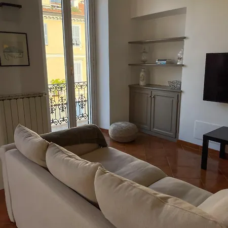 Apartman Lovely 3-bedroom In